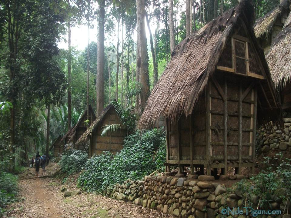 Desa Unik di Indonesia